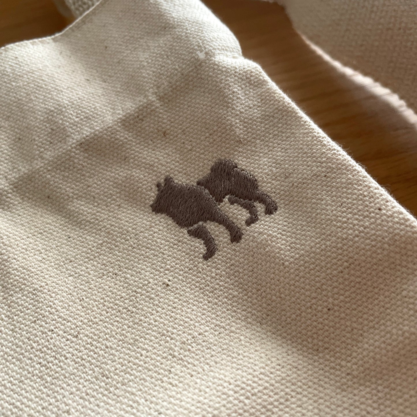Sacoche with Shiba Inu embroidery mark that can be used as a walking bag or for everyday use